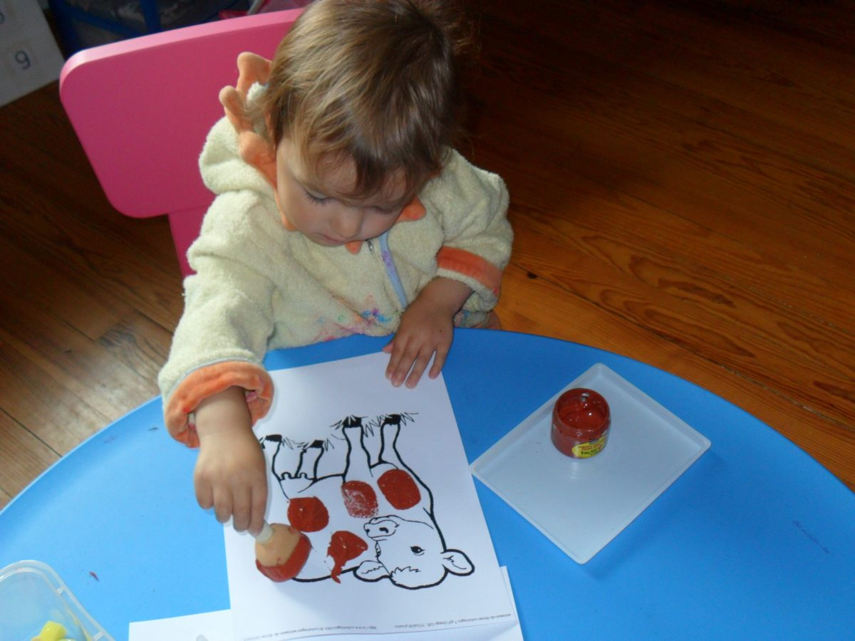 Activités 2-3 Ans : La Peinture - Les Ateliers De Cathy serapportantà Activité Montessori 3 Ans