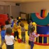 Ateliers De Lancers Avec Des Ballons. Chaque Enfant A Un à Atelier Expression Corporelle Maternelle