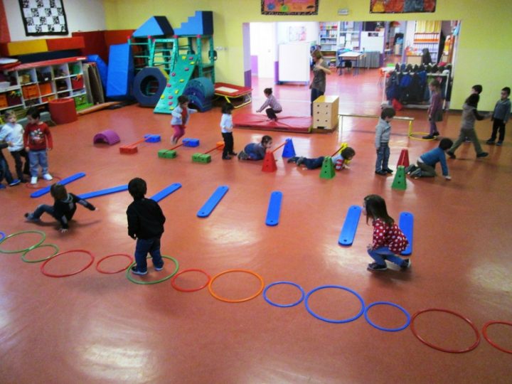 Autour Du Verbe &quot;Sauter&quot; - La Maternelle De Vivi intérieur Jeux De Mimes Maternelle