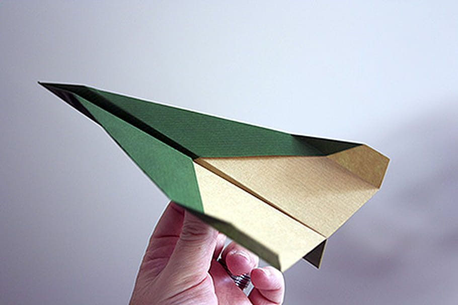 Avion Facile En Papier intérieur Faire Un Avion En Papier Qui Vole Longtemps