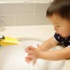 Bébé Est Prêt À Se Laver Les Mains ? Offrez-Lui Un Aqueduck destiné Avec Quoi Laver Les Vetements De Bébé