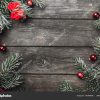 Carte Noël Sur Fond Bois Vieux Branches Sapin Vert Jouets pour Carte De Noêl
