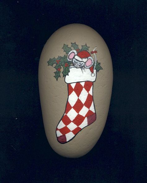 Galet Peint&quot;Christmas Mouse In Stocking&quot; | Peinture De dedans Caillou Fete Noel