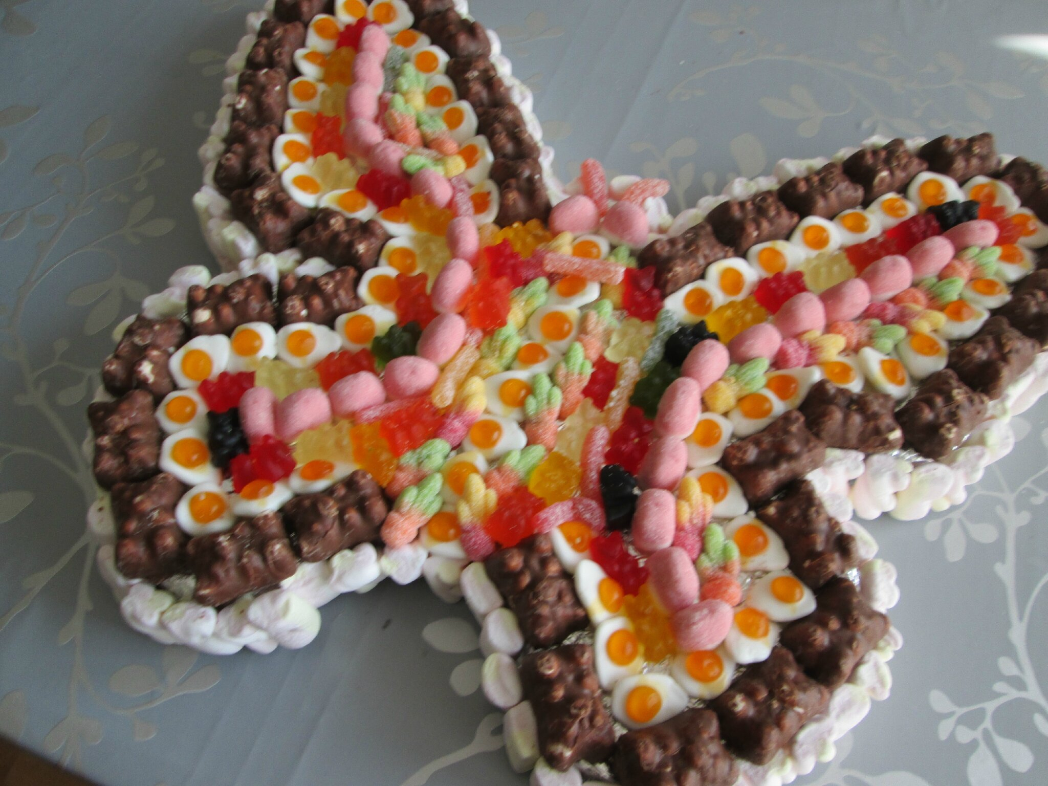 Gateau De Bonbons Papillon N°1 - Tous En Cuisine Avec Chris concernant Que Mange Un Papillon
