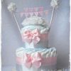 Gâteau De Couches Fille Pour Célébrer Une Baby Shower concernant Cadeau Pour Invités Baby Shower