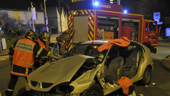 Il Ne Respecte Pas L&amp;#039;Arrêt Au Feu Rouge Et S&amp;#039;Enfuit Après concernant Jeux De Voiture Avec Feu Rouge