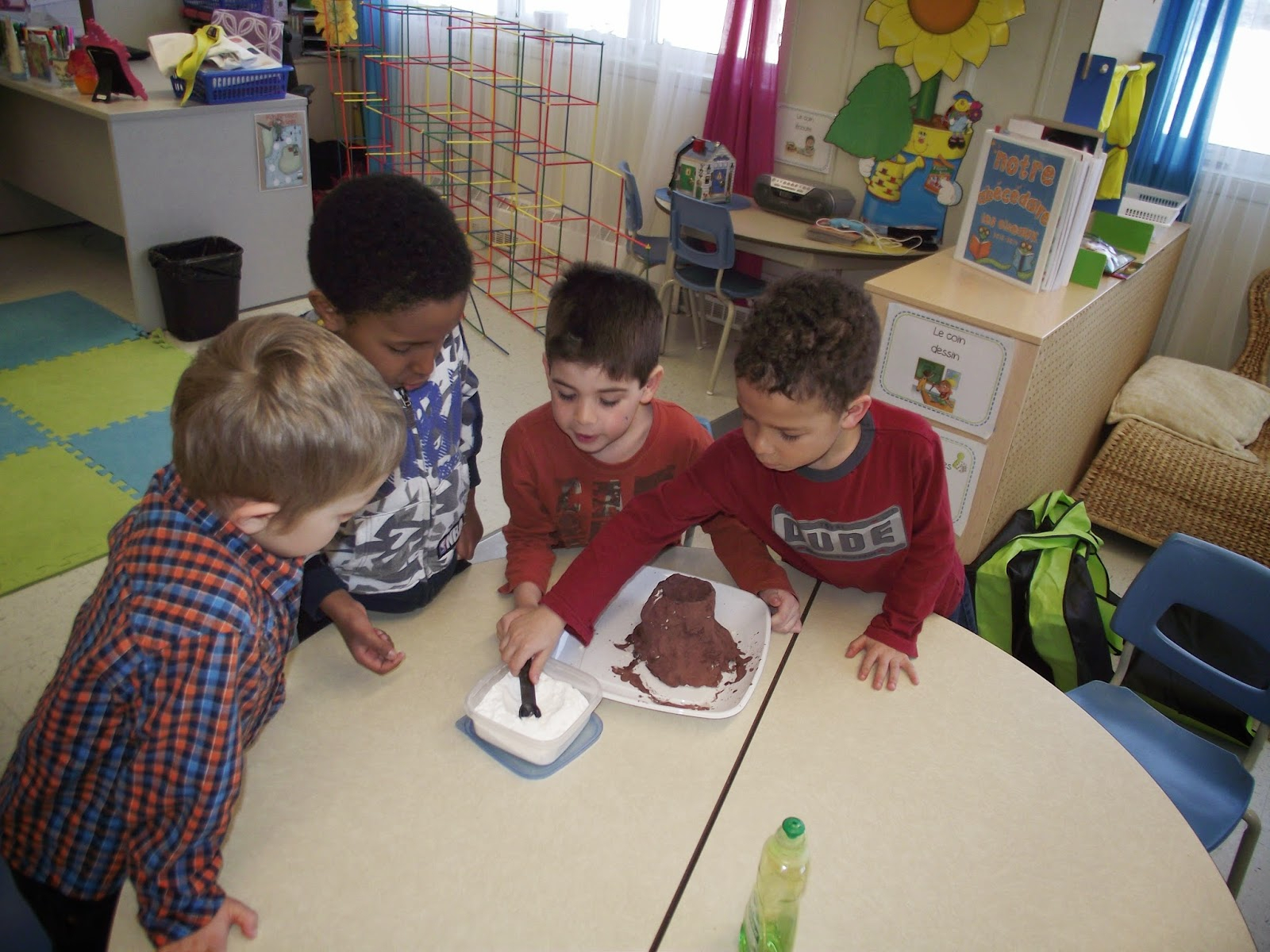 La Maternelle De Francesca: Notre Volcan - L&amp;#039;Expérience! tout Expérience Maternelle