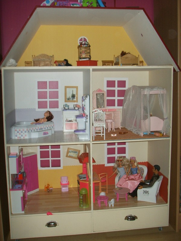 Maison Barbie - Photo De Déco Bricolo - Les Pieds Dans L&amp;#039;O tout Fabriquer Une Maison De Barbie En Carton