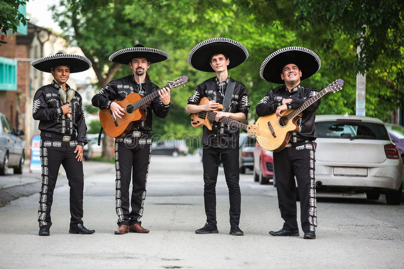 Musiciens Mexicains Dans Le Mariachi Traditionnel De à Musicien Mexicain