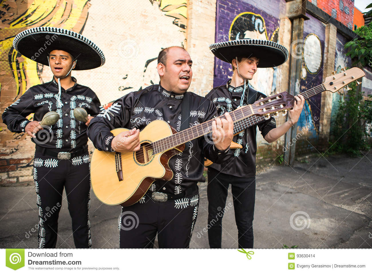 Musiciens Mexicains Dans Le Mariachi Traditionnel De serapportantà Musicien Mexicain