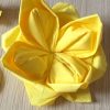 Pliage De Serviette En Forme De Fleur [Video] à Fabriquer Des Fleurs Avec Des Serviettes En Papier