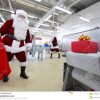 Présent De Attente Du Père Noël Dans L'Usine Photo Stock à Usine Du Pere Noel