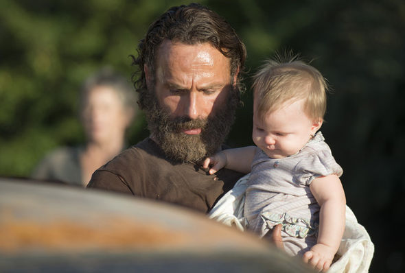 The walking dead saison 11 (spoilers) : The Walking Dead boss 'desperate' to kill off baby Judith Grimes