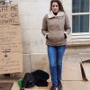 Travailleuse Pauvre : Elle Gagne Trop Pour Toucher Les concernant On Peut Le Voir Mais Pas Le Toucher