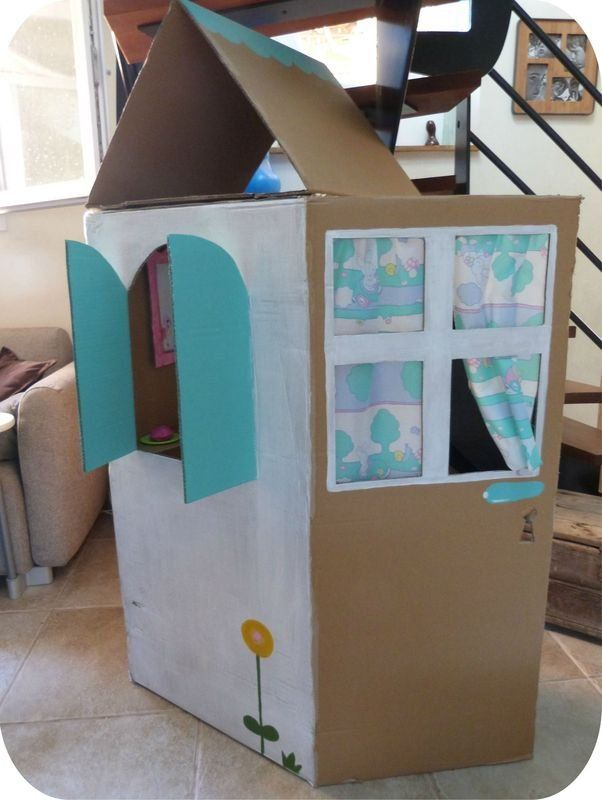 Tuto Kids : Une Maison En Carton | Maison En Carton avec Comment Construire Une Fusée En Carton
