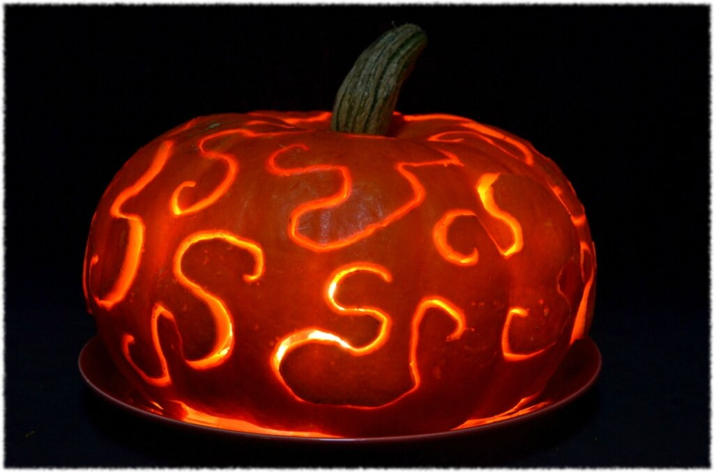 Une Citrouille D&amp;#039;Halloween Contemporaine - L&amp;#039;Arrière destiné Jeux D Halloween Qui Fait Peur