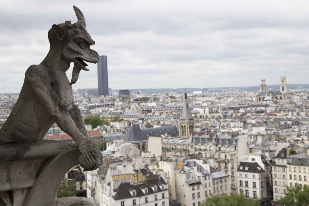 Une Gargouille Sur Notre-Dame-De-Paris! | Paris tout Gargouille Notre Dame De Paris Disney