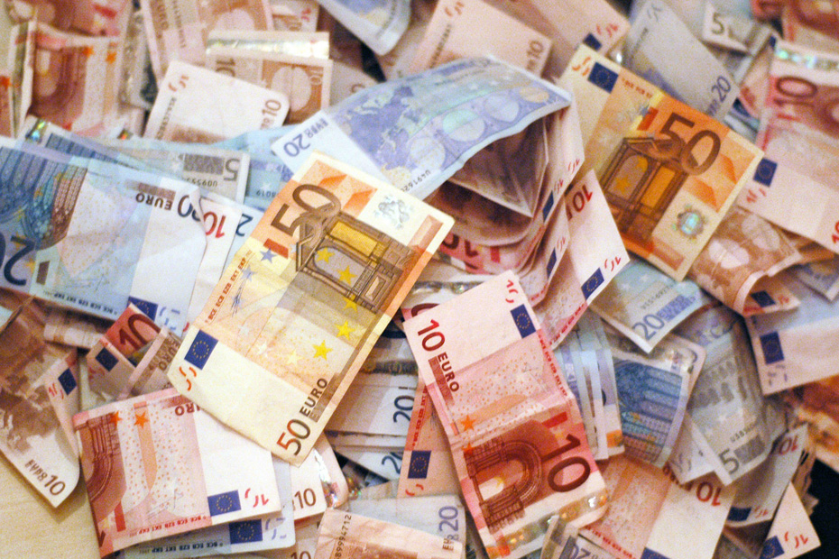 Vol Massif De Billets De Banque À Rennes avec Couleur Des Billets D Euros