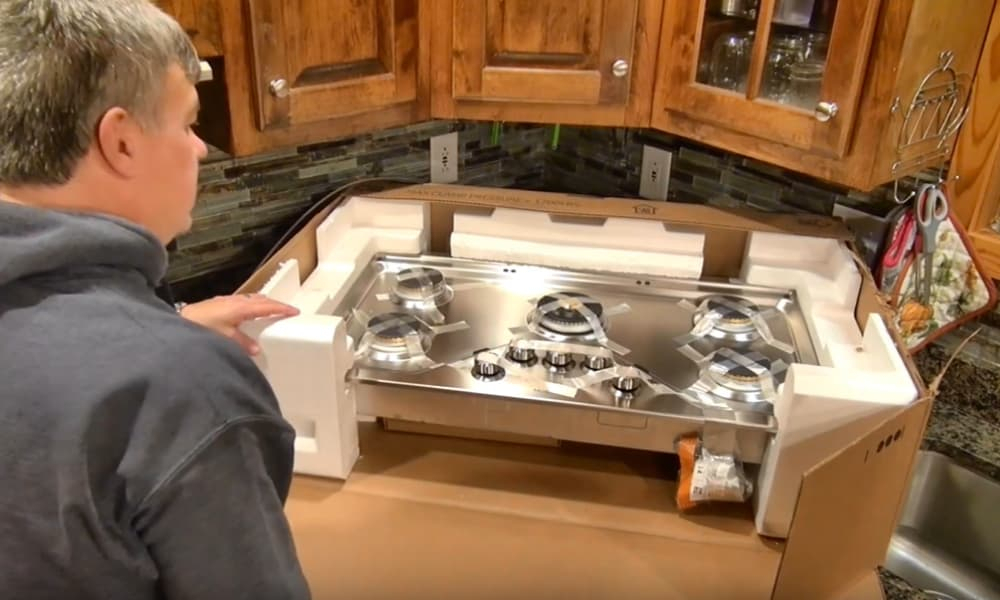 8 Easy Steps To Install &amp; Replace A Gas Cooktop serapportantà Cooktop Installation