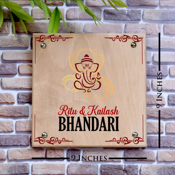 Auspicious Personalized Wooden Name Plate: Gift/Send Home avec Customized Solid Wood Plates