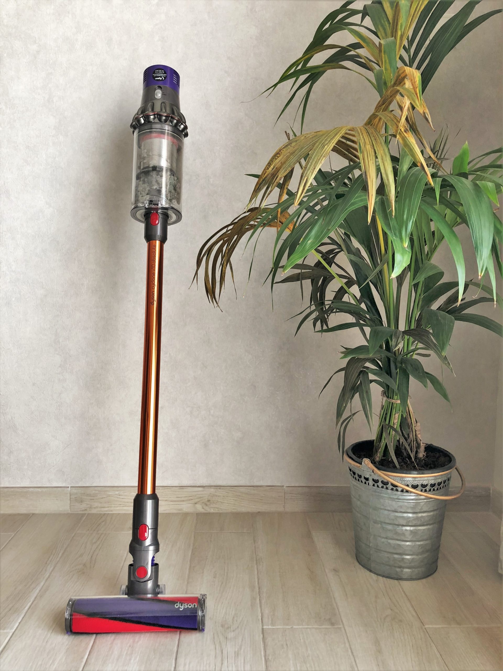 Dyson Cyclone V10 Vacuum Review dedans Dyson Cyclone V10