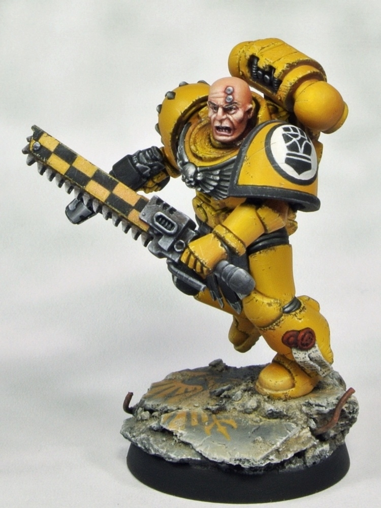 Imperial Fists Veteran Sergeant By Thor Intararangson avec Imperial Fist