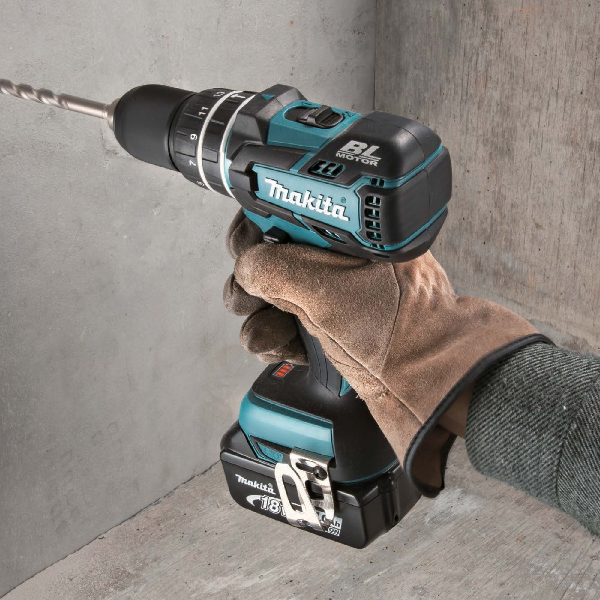 Makita 18V Li-Ion Brushless Hammer Drill/Driver - 2 X 4 intérieur Makita Drill