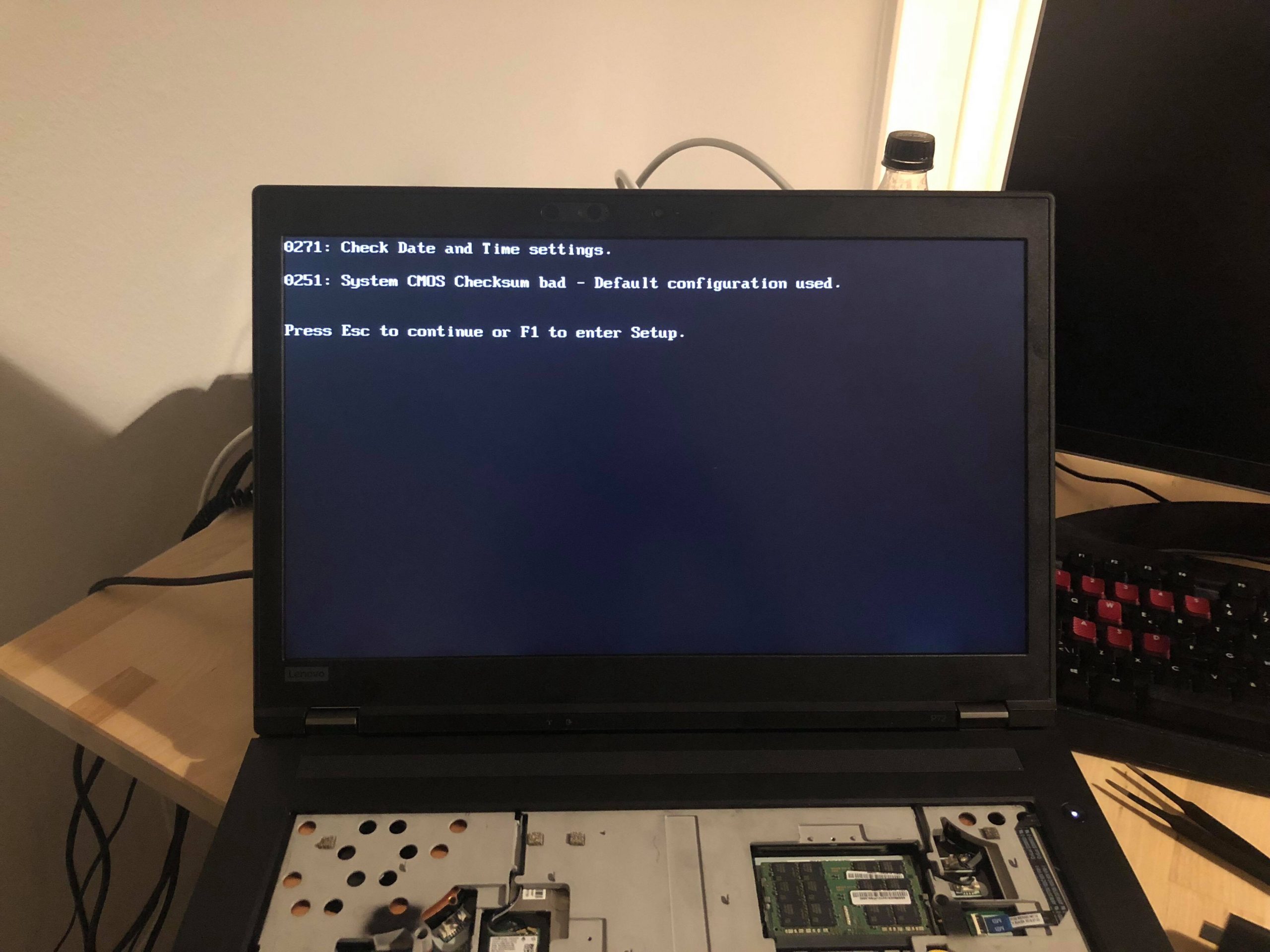 New Thinkpad P72 - Bios/Uefi Corrupted, Just Black Screen concernant Lenovo Bios