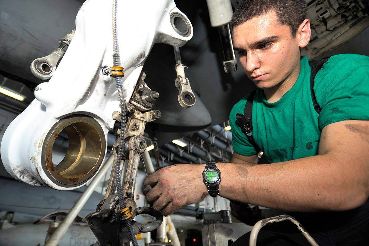 Opportunities Run Sky-High For Aircraft Mechanics pour Aircraft Mechanic Salary Per Month