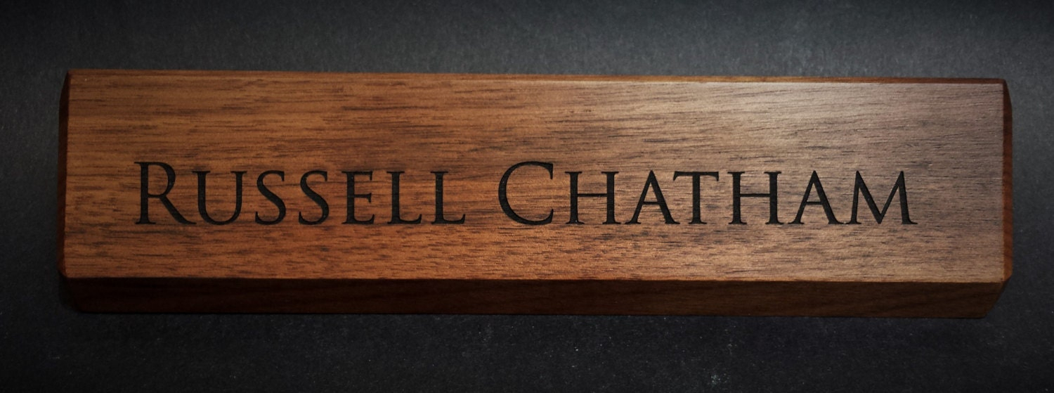 Personalized Wooden Desk Name Plates 10 Inch Solid Walnut serapportantà Custom Solid Wood Plates