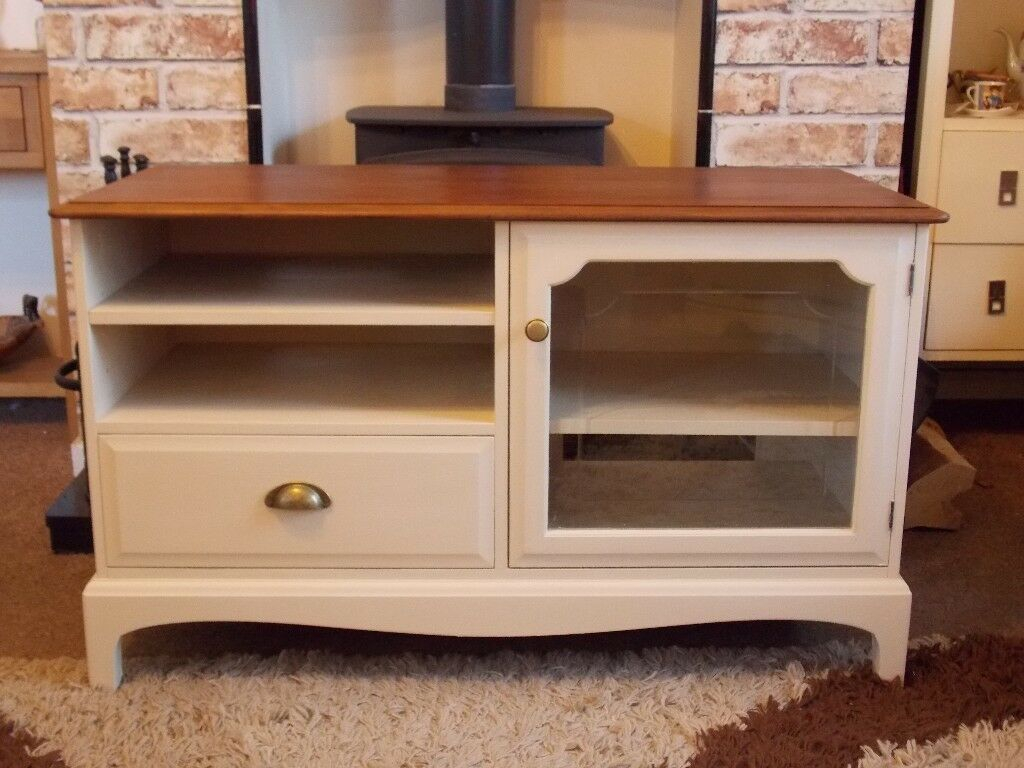 Shabby Chic Tv Cabinet Painted In Annie Sloan Old Ochre intérieur Shabby Chic Tv Stand