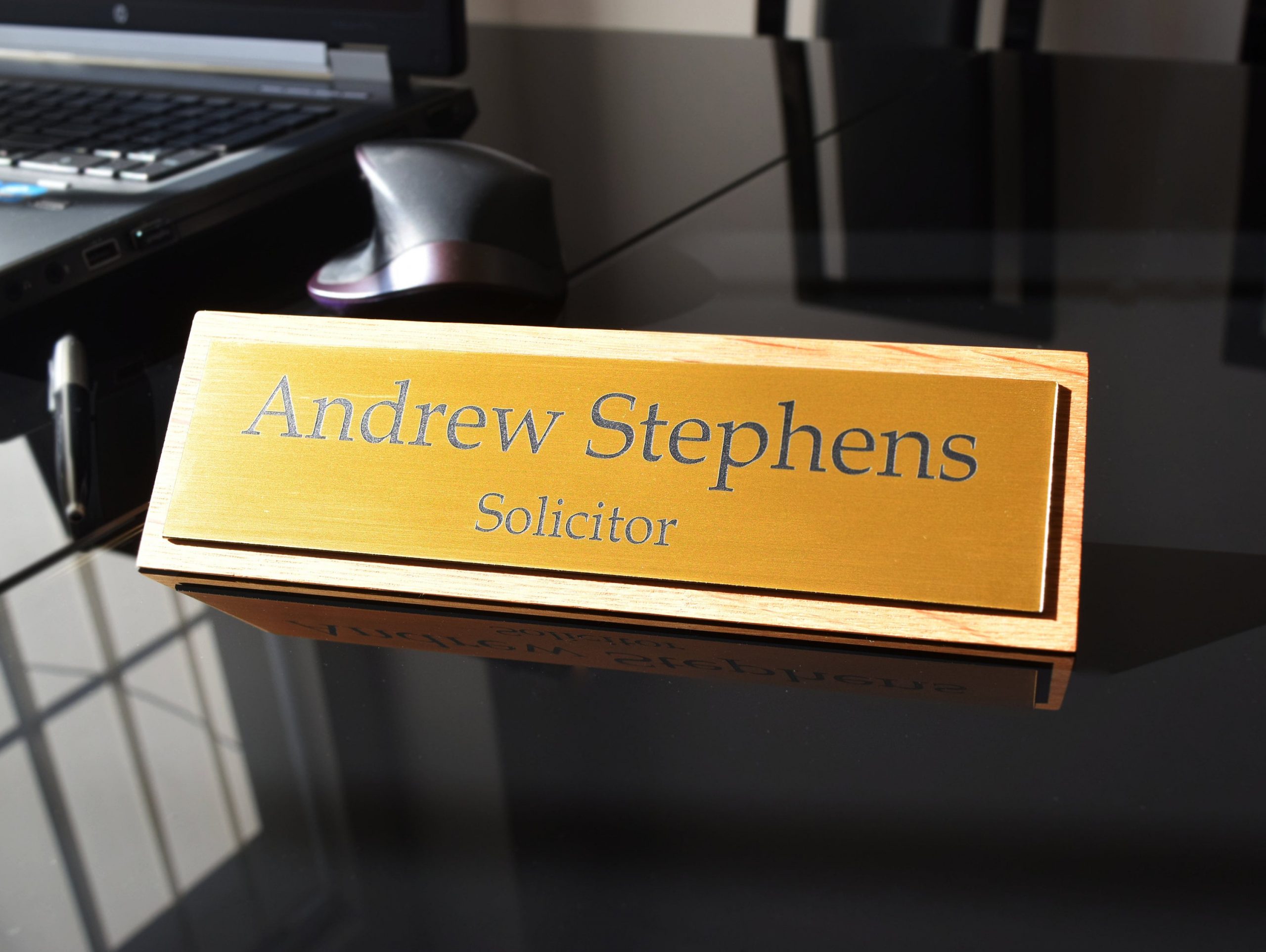 Solid Wood Stylish Personalised Desk Name Plate, Desk à Customized Solid Wood Plates