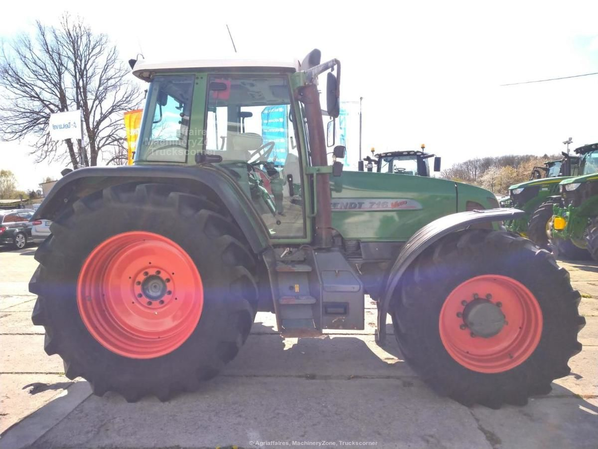 Traktor Fendt 716 Vario Zu Verkaufen - Agriaffaires In à Agriaffaires