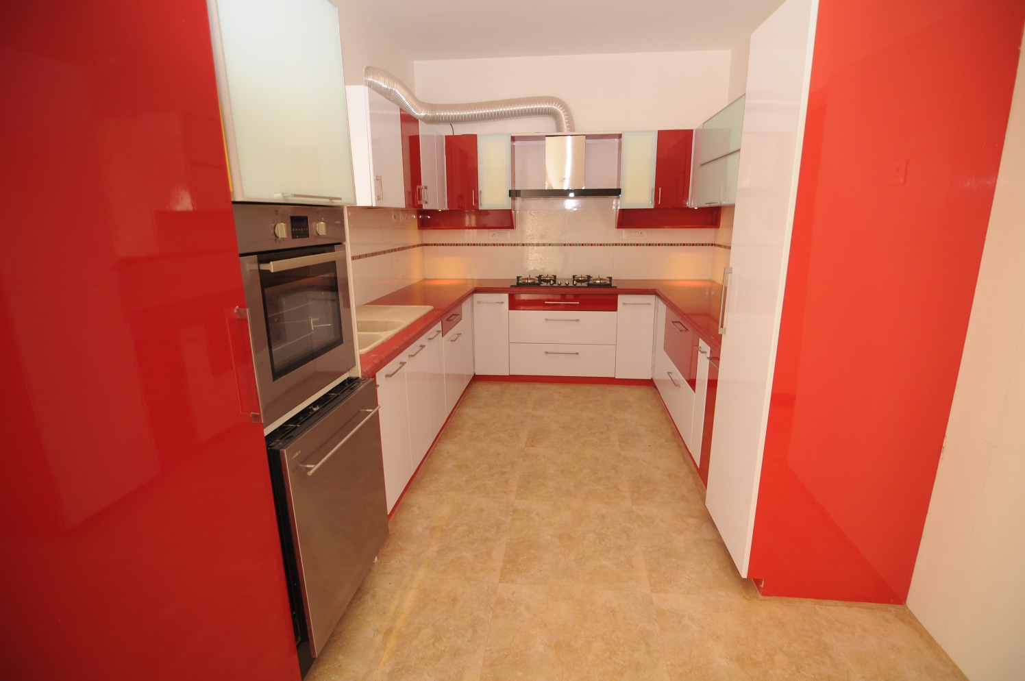 U Shaped Modular Kitchen With Red And White Cabinets And tout Red Modular Kitchen