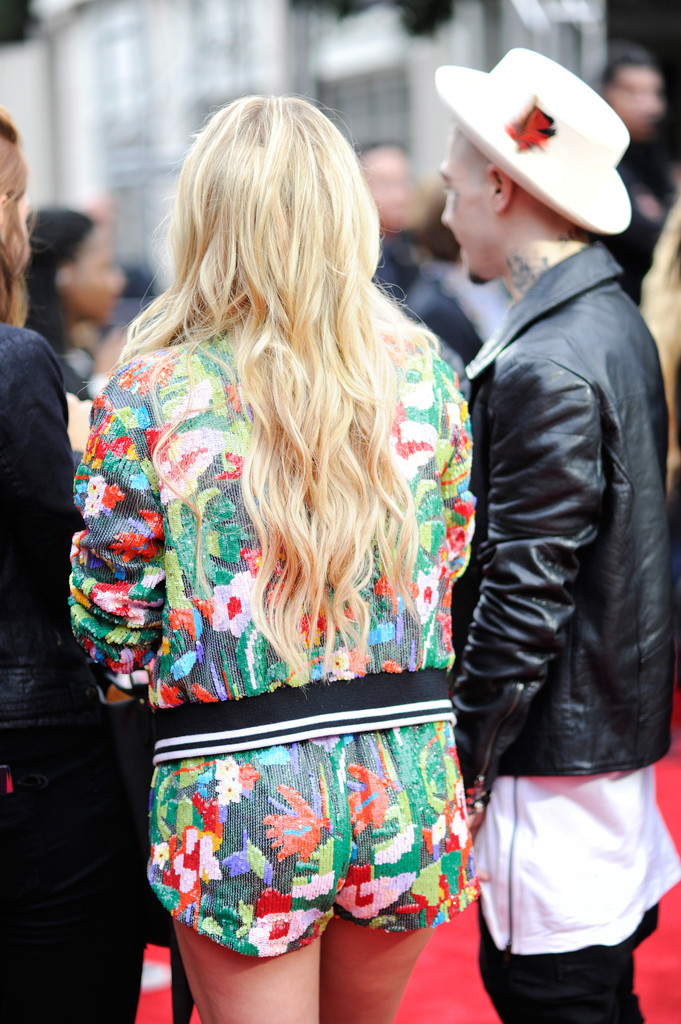 Chanel West Coast, Liam Horne - Chanel West Coast Photos destiné Carpet Repair Dudley West