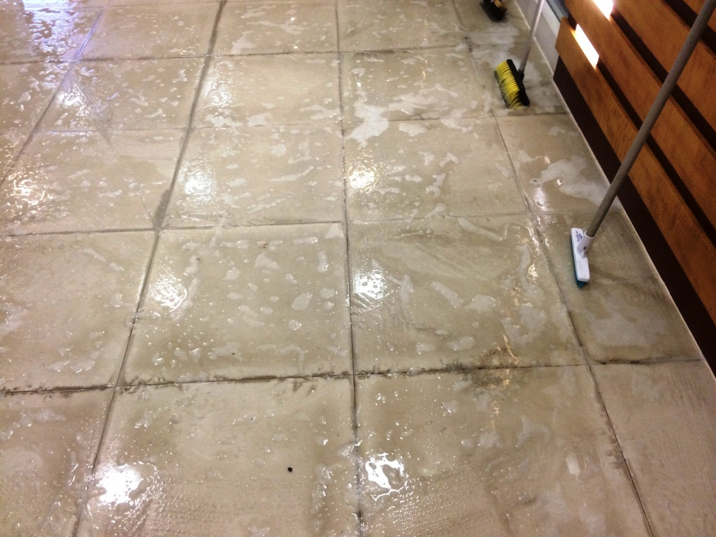 Cleaning White Porcelain Tiles At Premises In Aylesbury tout Carpet Cleaner Mandeville