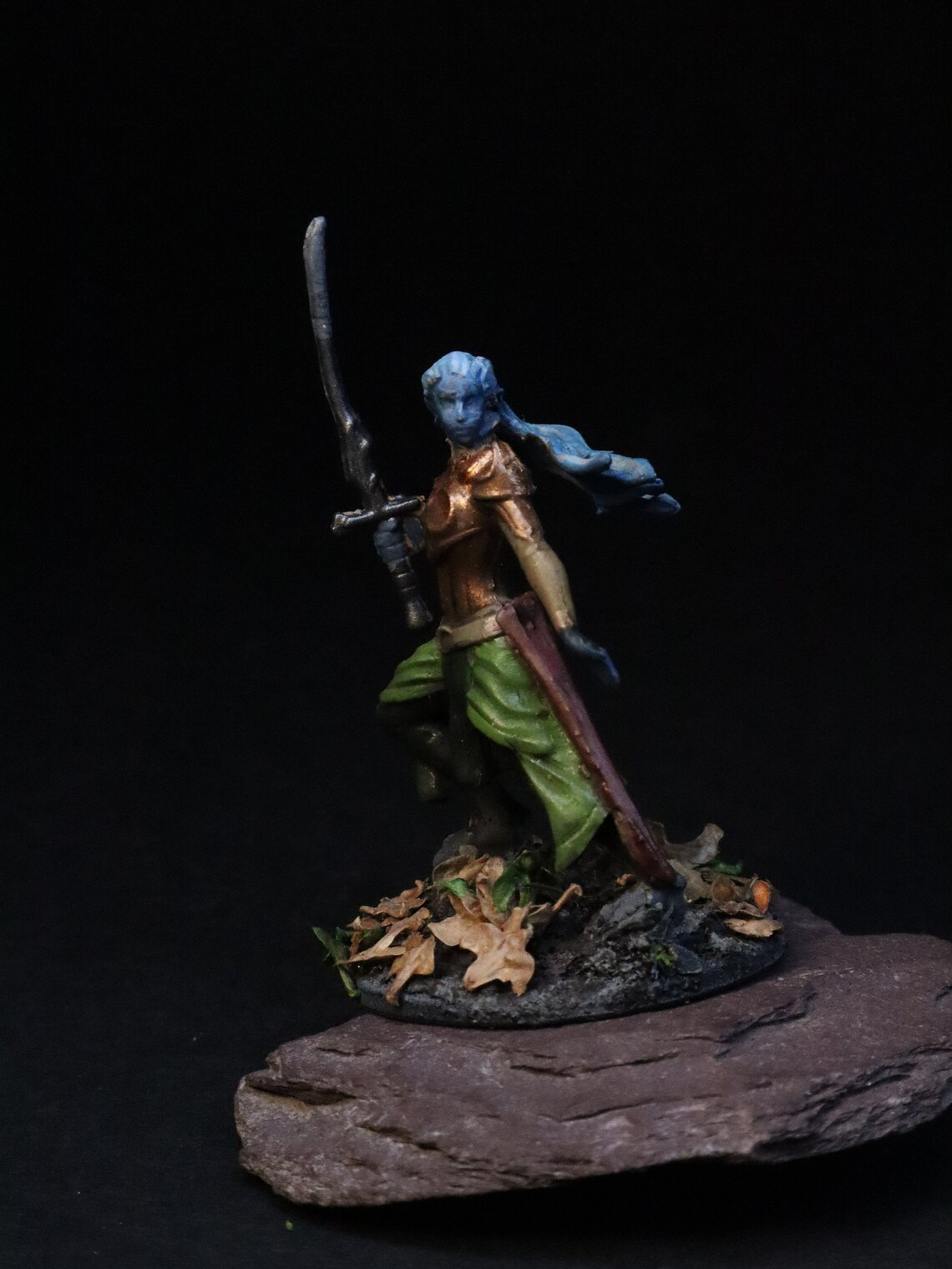 D&amp;amp;D Drow Half Elf Ranger Thief Miniature Dungeons And | Etsy encequiconcerne Elf Ranger Miniature