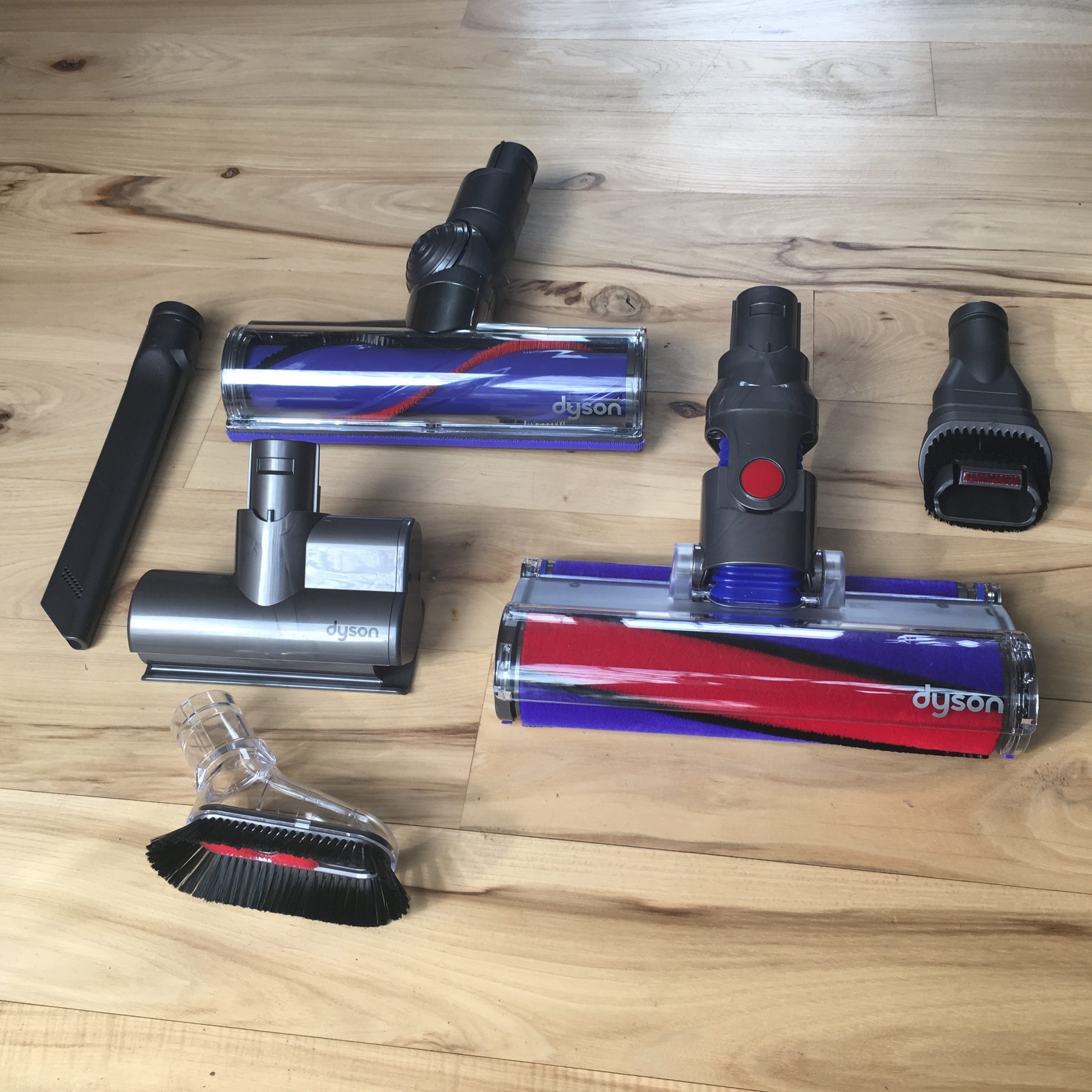 Dyson V6 Absolute - Tech Review | Busted Wallet intérieur Dyson V6 Absolute Pro Excl