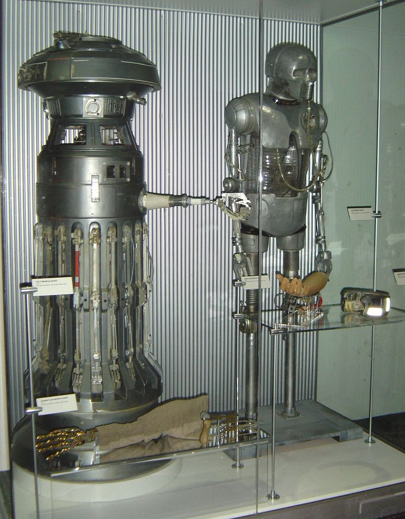 Fx-7 And 2-1B Medical Droids | Star Wars Universe, Droids concernant Star Wars Medical Droid