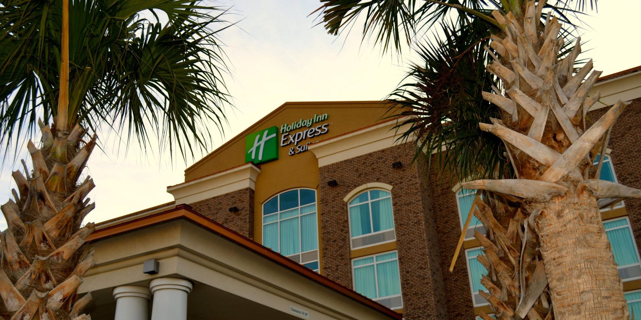 Holiday Inn Express And Suites Airport And Convention destiné Hotel Near Charleston Coliseum Convention Center
