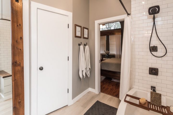 Modern Farmhouse Bathroom Before &amp; After - Irwin Construction pour Arizona Tile H Line Subway Tile