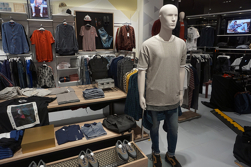 Penshoppe Opens Its Largest Store In The Ph In Up Town concernant Penshoppe
