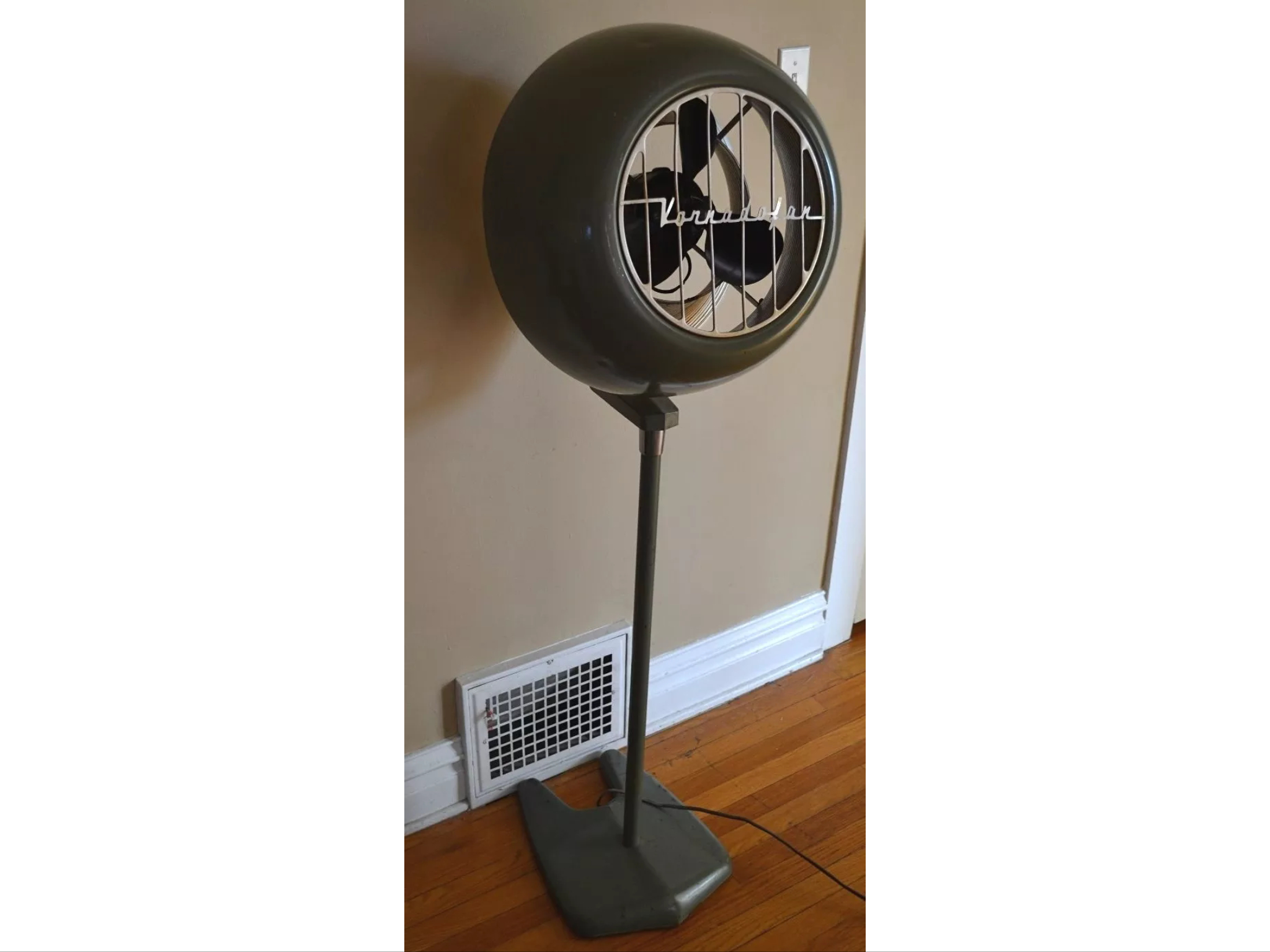 Pin By Marshall Lubbers On Vintage Vornado Pedestal Fans à Vornado Pedestal Fan