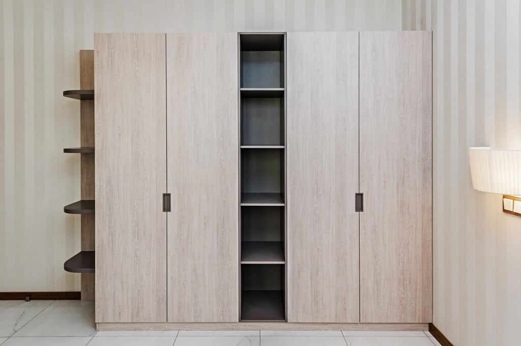 Frequently Asked Question About Modular Wardrobe | Modular intérieur Glossy Wardrobe Laminate