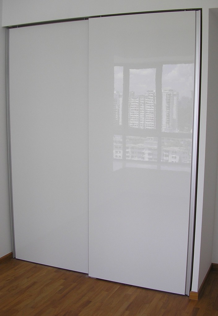 P39 | Wardrobe - 2-Panel Gloss White Laminate Sliding Door à Glossy Wardrobe Laminate
