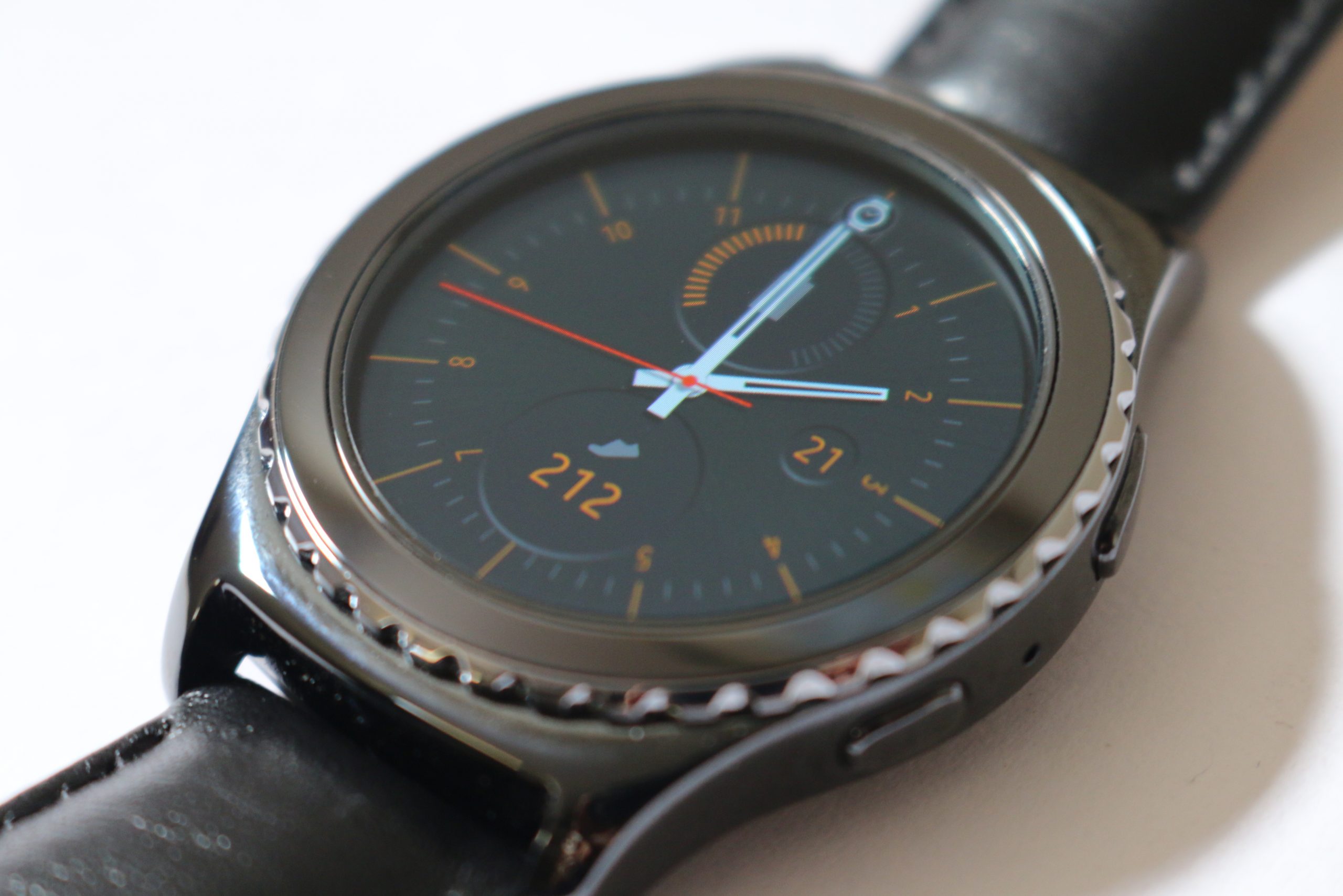 Samsung Gear S2 Review, Pros, Cons, Is It Worth The Price dedans Samsung Gear S2