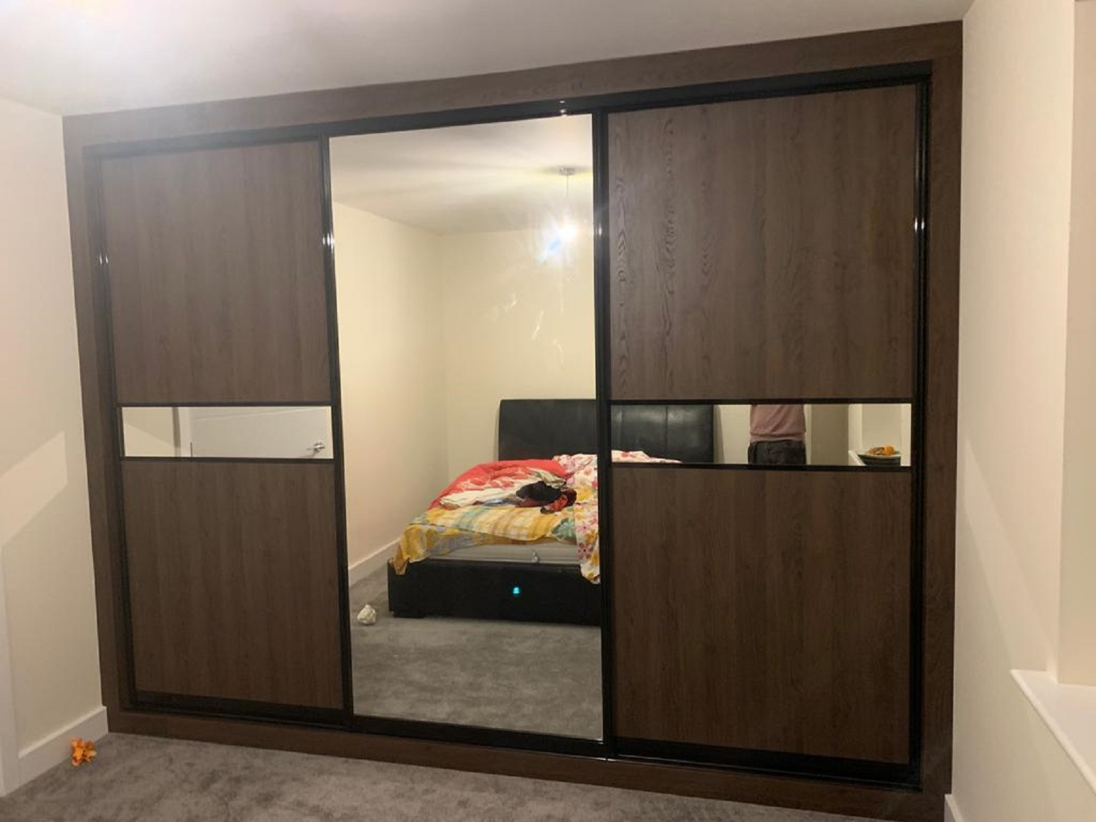 Sliding Wardrobes | Sliding Wardrobe Doors | Fitted intérieur Glossy Wardrobe Laminate