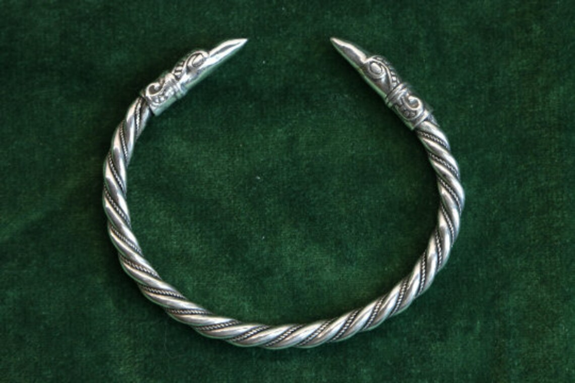 Bracelet Viking En Argent Avec Têtes De Corbeau Fabriquées avec Bracelet Z Dessin