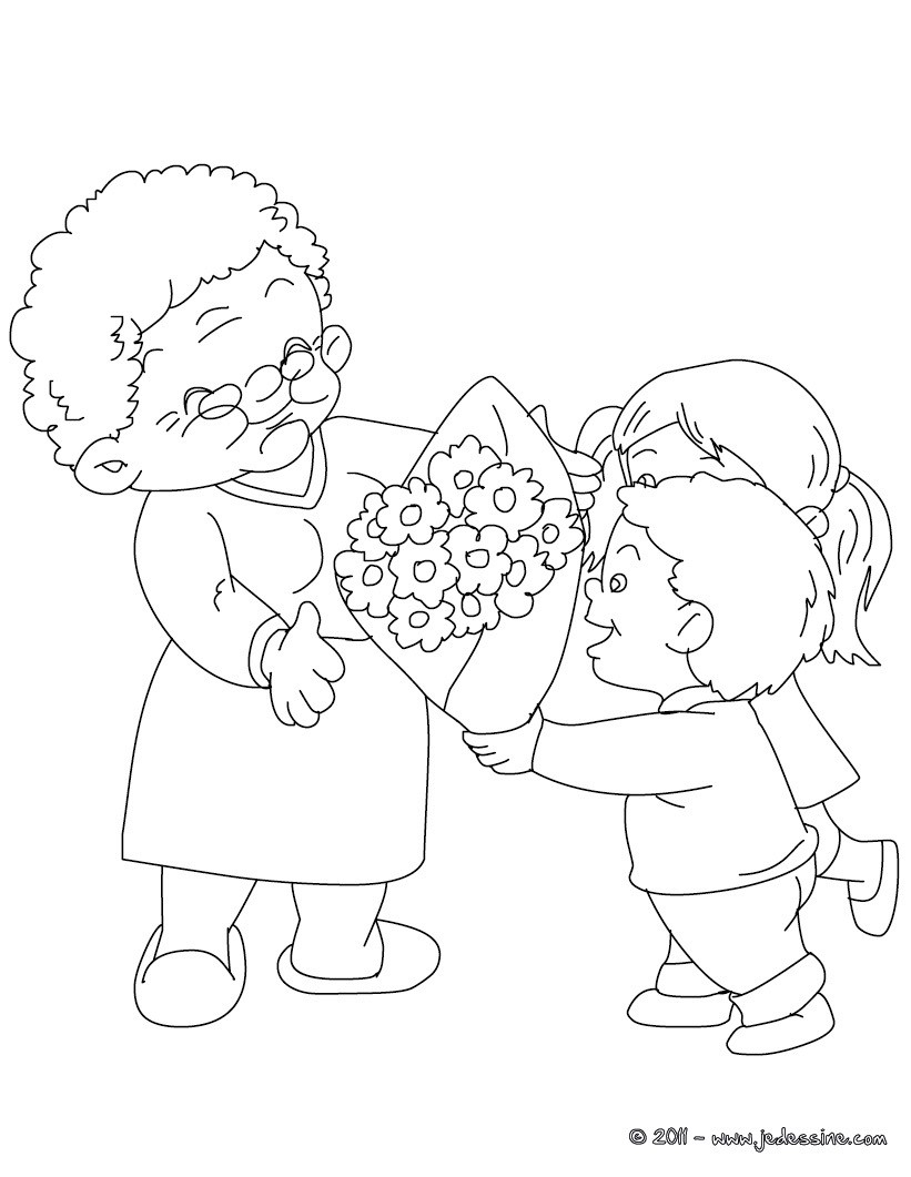 Coloriages Grand-Mère Au Bouquet De Fleurs À Colorier - Fr dedans I/Fr Coloriage Fete Des Meres