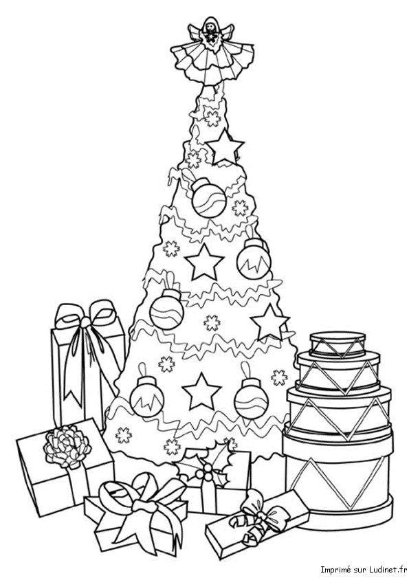 Grand Sapin Est Un Coloriage De Noel tout Coloriage De,